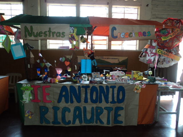 NUESTRO TOLDO ORGANIZADO PARA LA VISITA